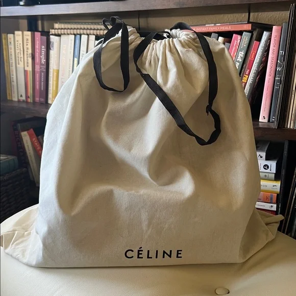 Céline Medium Phantom Bag Textured Calf, Dark Blue Gold Hardware - Picture 16 of 16